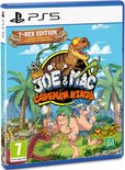 De cover van de PS5 game "New Joe & Mac: Caveman Ninja: T-Rex Edition". Twee cavemannen staan naast elkaar, met op de achtergrond een T-Rex, palmbomen en insecten. PEGI 7 rating.