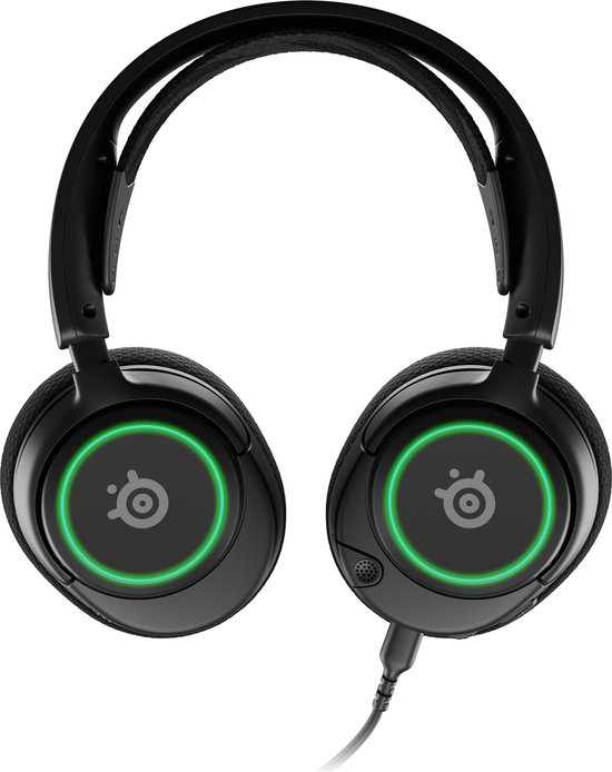 Zwarte SteelSeries Arctis Nova 3 gaming headsets met groene RGB-verlichting op de oorschelpen.