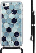 Casimoda® hoesje met koord - Geschikt voor iPhone SE (2020) - Blue Cubes - Afneembaar koord - Siliconen/TPU - Blauw