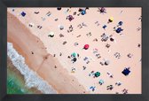 JUNIQE - Poster in houten lijst Strand van bovenaf -20x30 /Ivoor