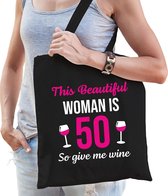 Verjaardag tas 50 jaar - this beautiful woman is 50 give wine - zwart - dames - vijftig cadeau tasje