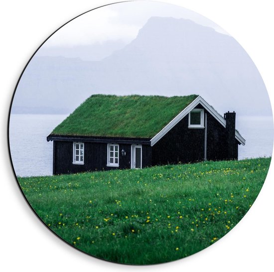 Dibond Wandcirkel - Huisje aan de Dijk met Gras - 40x40cm Foto op Aluminium Wandcirkel (met ophangsysteem)