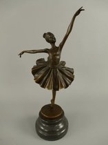Beeld - Dansende vrouw - Marmeren sokkel - 32 cm hoog