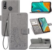 Voor Huawei Y8S vierbladige sluiting reliÃ«f gesp mobiele telefoon bescherming lederen tas met lanyard & kaartsleuf & portemonnee & beugel functie (grijs)