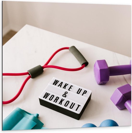 Dibond - ''Make up & Workout'' met Sportartikelen - 100x100cm Foto op Aluminium (Met Ophangsysteem)