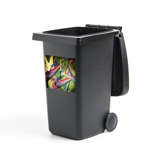 Foto: Container sticker kleurrijke vogels kleurrijke vogel tussen allemaal kleurrijke platen klikosticker 40x40 cm kliko sticker weerbestendige containersticker