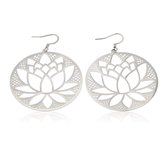 *My Bendel ronde zilverkleurige oorbellen met lotusbloem - Ronde oorbellen in zilverkleurig met lotusbloem - Met luxe cadeauverpakking