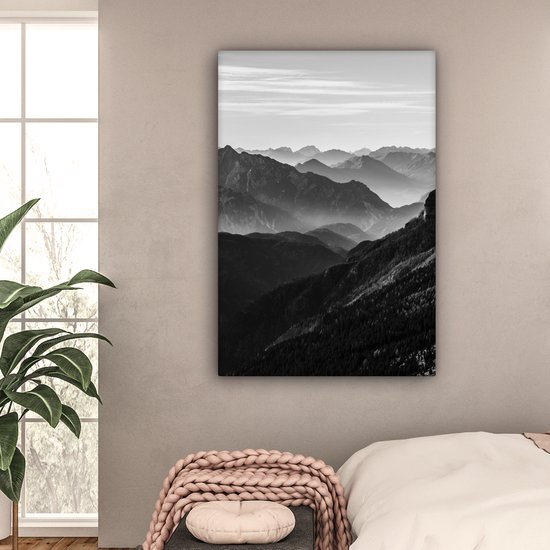 Canvas schilderij 90x140 cm - Wanddecoratie Bergen - Natuur - Mist - Muurdecoratie woonkamer - Slaapkamer decoratie - Kamer accessoires - Schilderijen