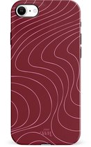 xoxo Wildhearts Catching Flights Bordeaux - Double Layer - Hoesje geschikt voor iPhone 7/8 / iPhone SE 2020/2022 case - Siliconen hoesje met golven print - Hardcover - Beschermhoes - Optimale bescherming - Bordeaux Rood