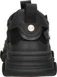 Achterkant van een zwarte Steve Madden sneaker met lus op de hiel.
