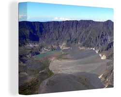 Canvas Schilderij Luchtfoto van de Tambora vulkaan in het Nationaal park Gunung Tambora in Indonesië - 120x90 cm - Wanddecoratie
