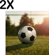 BWK Textiele Placemat - Voetbal op het Gras voor het Goal - Set van 2 Placemats - 40x40 cm - Polyester Stof - Afneembaar