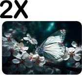 BWK Luxe Placemat - Witte Vlinder op Witte Bloemen in een Donkere Omgeving - Set van 2 Placemats - 45x30 cm - 2 mm dik Vinyl - Anti Slip - Afneembaar