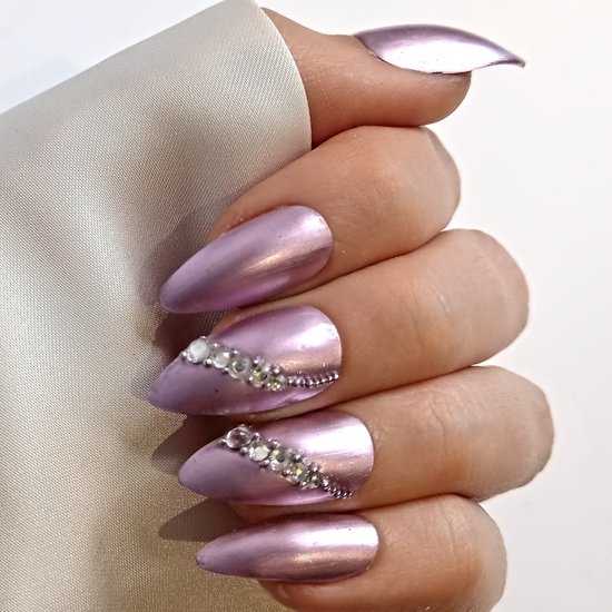 SD Appuyez sur les ongles - No. 56 Wonderland - Ongles adhésifs avec colle à ongles - Medium Stiletto - Rose métallisé avec pierres - Set de 20 Ongles faits main