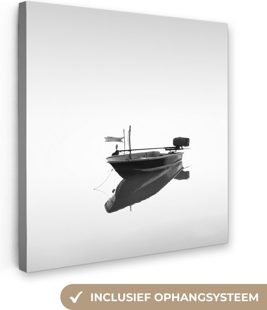 Canvas Schilderij Boot in kalm water zwart-wit print - 90x90 cm - Wanddecoratie