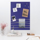 Navaris prikbord fotowand met lint - Fotohouder 44 x 30 cm - Fluwelen fotoprikbord - Voor foto’s en ansichtkaarten - Inclusief spelden - Donkerblauw