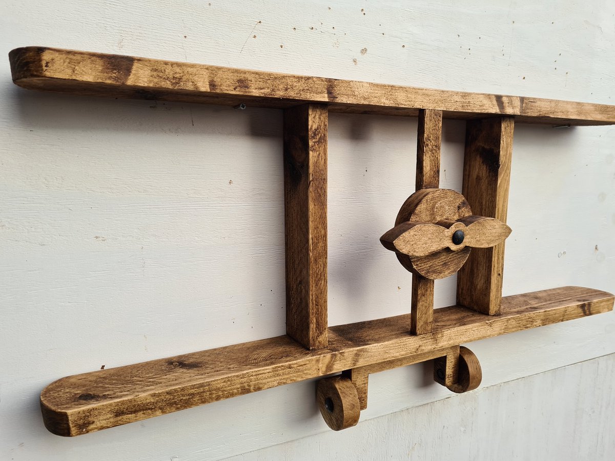 Vliegtuig wandplank van steigerhout. Leuk voor op de kinderkamer. Lichte was, verkrijgbaar in meerdere kleuren.
