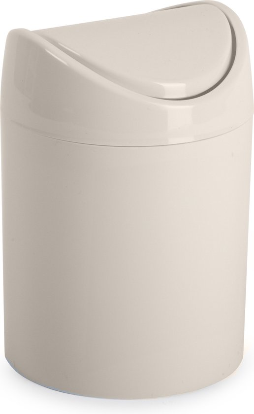 Eén beige PlasticForte mini prullenbak met een rond schommeldeksel.
