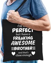 Freaking awesome brother / geweldige broer cadeau tas zwart voor heren - kado tas / tasje / shopper