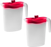 2x Waterkannen/sapkannen met roze deksel 1,5 liter 9 x 21 x 23 cm kunststof - Compact formaat schenkkannen die in de koelkastdeur past - Sapkannen/waterkannen/schenkkannen/limonadekannen