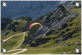 Tuinposter –Parachute Tussen de Bergen– 120x80 Foto op Tuinposter (wanddecoratie voor buiten en binnen)
