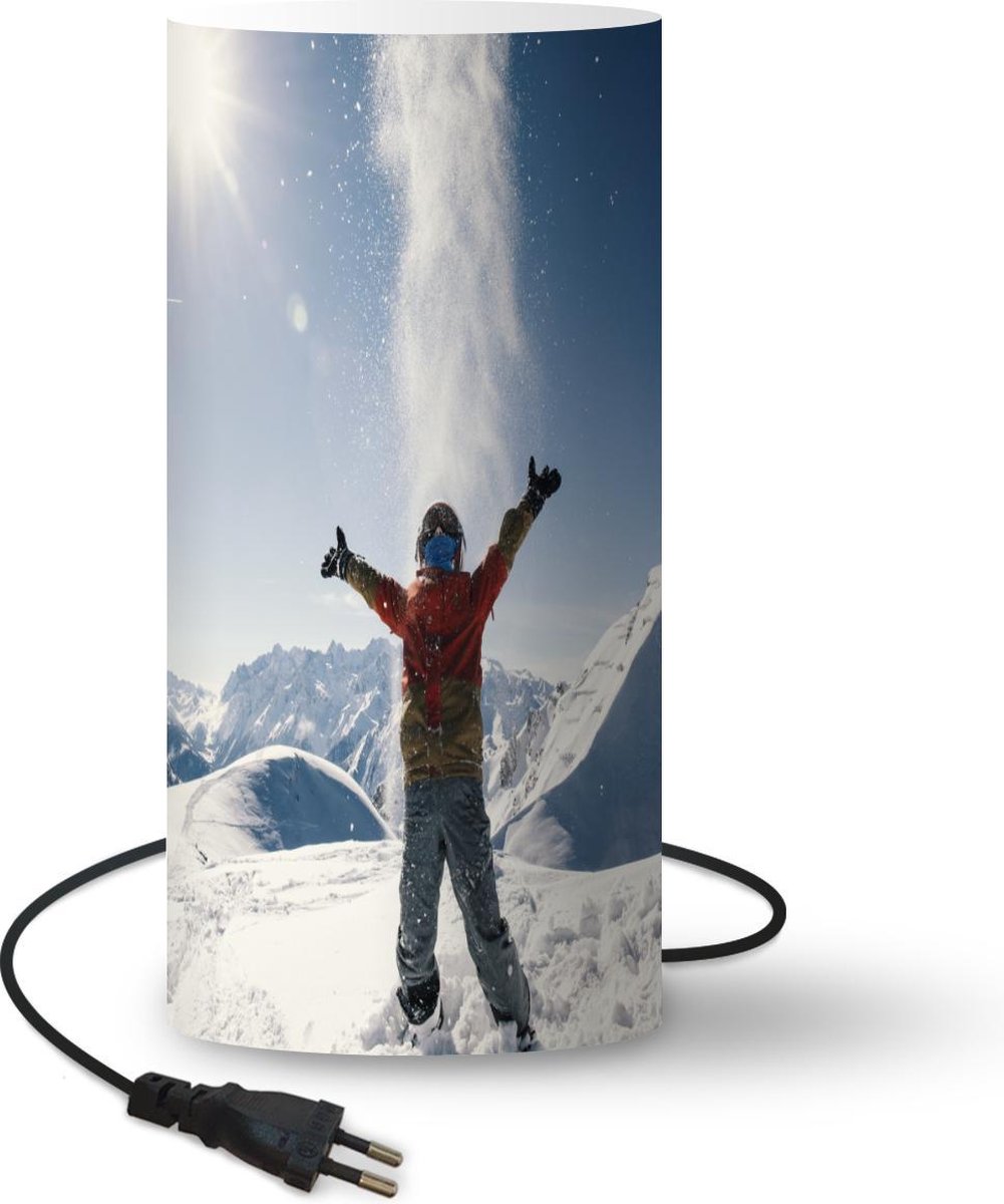 Lamp - Nachtlampje - Tafellamp slaapkamer - Kind met sneeuw in Zwitserland - 33 cm hoog - Ø15.9 cm - Inclusief LED lamp