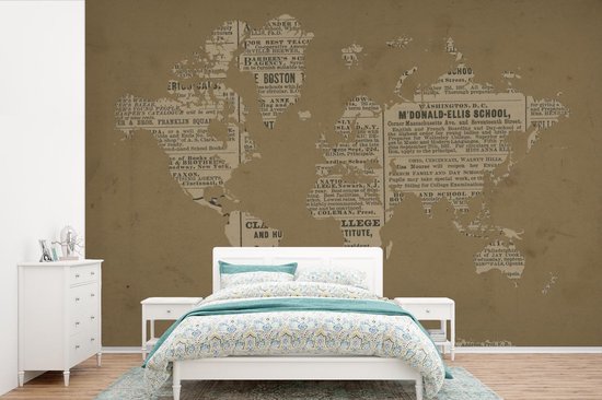 Behang - Fotobehang Wereldkaart - Vintage - Krantenpapier - Breedte 600 cm x hoogte 400 cm
