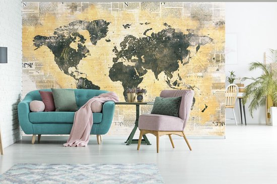 Carte du monde gris foncé sur fond avec peinture orange et journal 420x280 cm