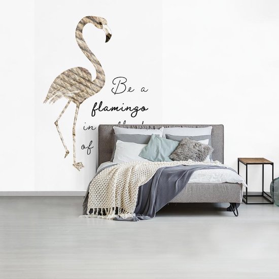 Citation 'Soyez un flamant rose dans un troupeau de pigeons' et un flamant rose en corde sur fond blanc 195x300 cm