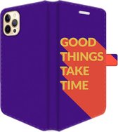 Apple iPhone 12 Pro Telefoonhoesje - Portemonneehoesje  - Met pasjeshouder - Met Quote - Good Things - Paars