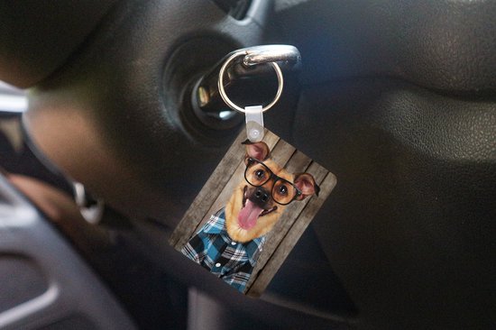 Porte-clés Animaux hipster - Un chien hipster contre une clôture Porte-clés en plastique - Porte-clés rectangulaire avec photo