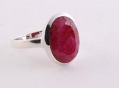 Ovale zilveren ring met robijn - maat 18.5