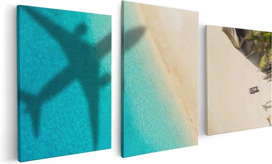 Triptyque peinture avec ombre d'avion sur mer turquoise et plage de sable.