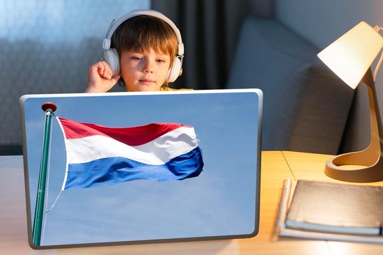 Autocollant pour ordinateur portable - 17,3 pouces - Drapeau des Nederland -Bas sur un mât sur fond de ciel bleu - 40x30cm - Autocollants pour ordinateur portable - Skin pour ordinateur portable - Housse