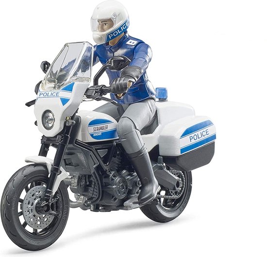Politieagent op een witte Ducati Scrambler motor met blauwe accenten en zwaailicht.