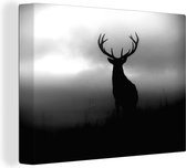 Canvas Schilderij Silhouet van een hert in de mist - zwart wit - 80x60 cm - Wanddecoratie
