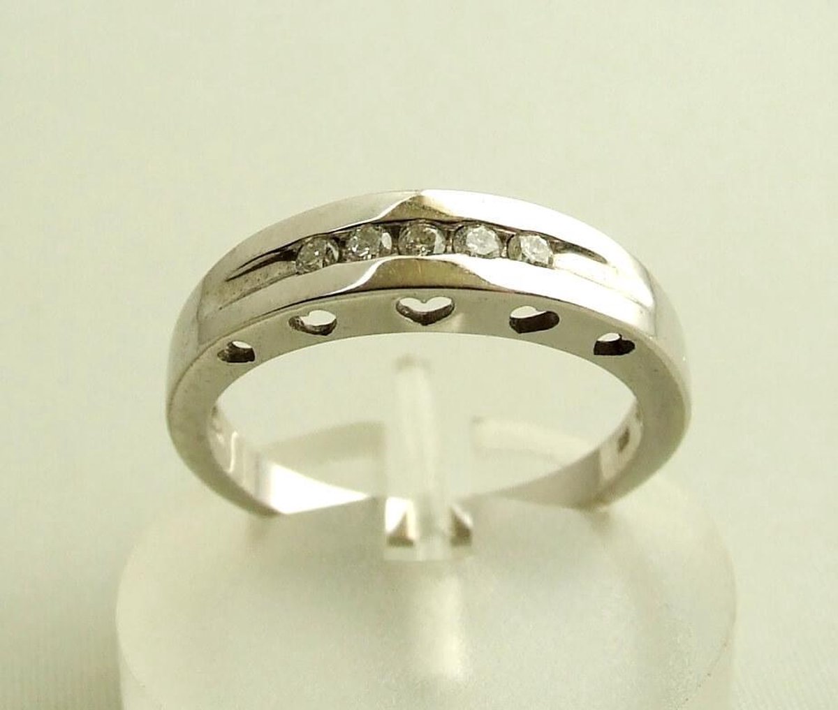 Wit gouden ring met Christian diamant