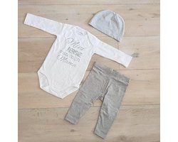 Baby cadeau geboorte unisex jongen of Meisje Setje 3-delig newborn | maat 62-68 | grijs mutsje en broekje en romper lange mouw wit met zilveren tekst mini versie van mijn mama | Bodysuit | pakje | Kraamcadeau | Gift Set
