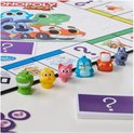 Speelstukken voor Monopoly Junior (krokodil, kip, kat, pinguïn, auto, hond) op het speelbord.