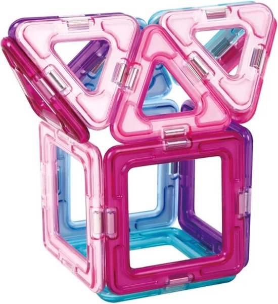 Een huisvormige constructie van roze, paarse en blauwe Magformers vierkanten en driehoeken.