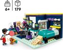 Een LEGO Friends speelset met twee minipoppetjes, een hondje, een bed, computer en gamestoel. Leeftijd 6+, 179 onderdelen.