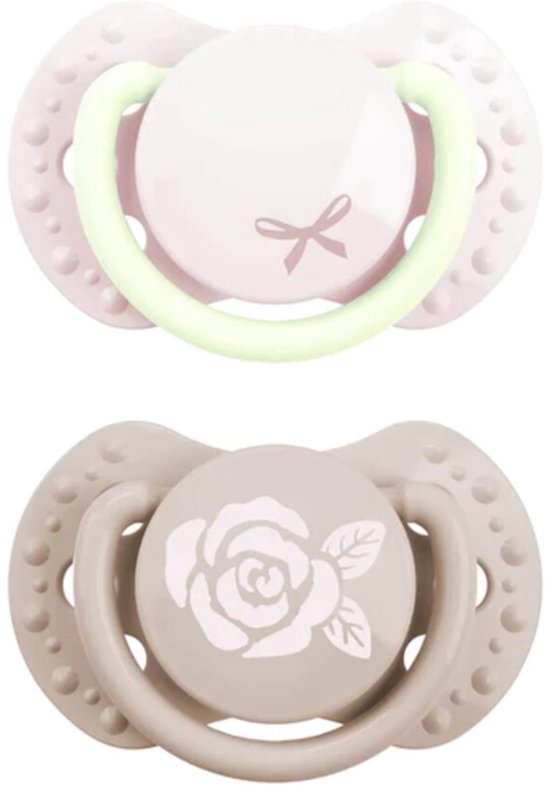 Twee spenen: lichtroze met mintgroene rand en roze strik, en taupe met roze roos.