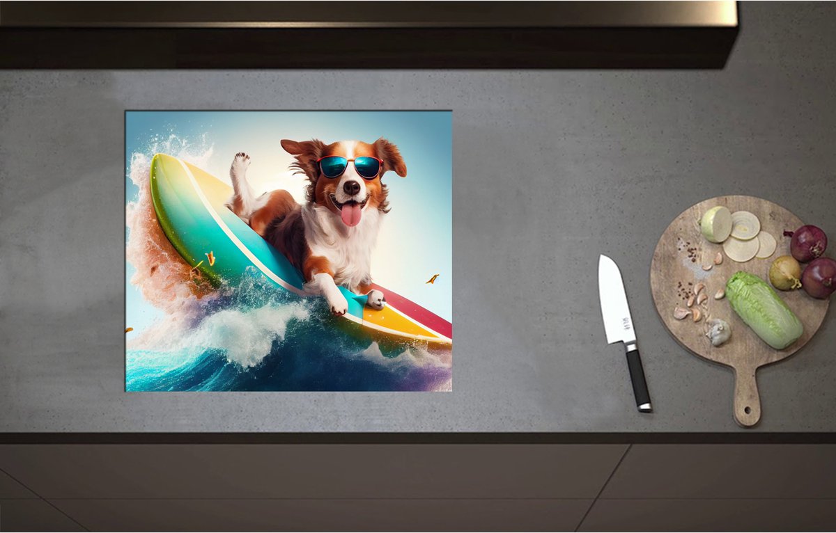 Inductieplaat Beschermer - Bruin met Witte Hond met Zonnebril op Surfplank - 59x51 cm - 2 mm Dik - Inductie Beschermer - Bescherming Inductiekookplaat - Kookplaat Beschermer van Zwart Vinyl