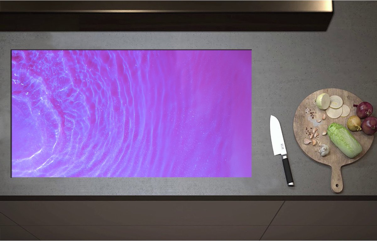Inductieplaat Beschermer - Bovenaanzicht van Rimpelingen in Paars Water - 95x51 cm - 2 mm Dik - Inductie Beschermer - Bescherming Inductiekookplaat - Kookplaat Beschermer van Zwart Vinyl