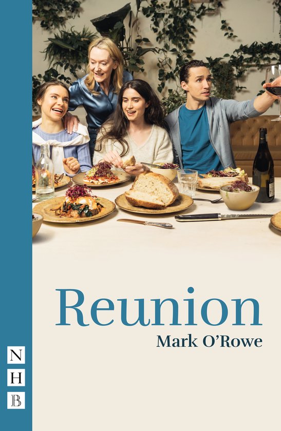 Groupe de quatre adultes partageant un dîner avec de la nourriture et du vin. Le texte 'Reunion Mark O'Rowe' est au premier plan.