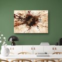 Peinture abstraite sur toile représentant une explosion d'éclaboussures de peinture marron et rouge sur fond clair, suspendue au-dessus d'un buffet.