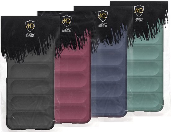 Vier verpakte telefoonhoesjes in zwart, bordeaux, donkerblauw en groen.