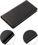 Zwart kunstleren telefoonhoesje met magneetsluiting, van Smartphonica.