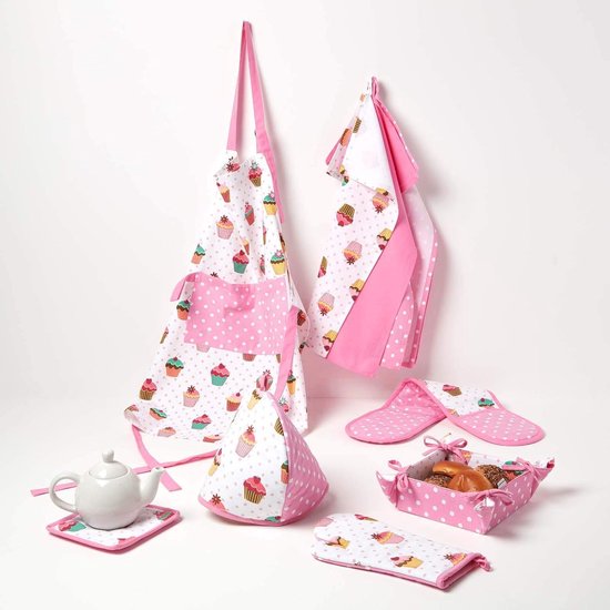 Collectie keukentextiel met roze stippen en cupcakesprint: schort, theemuts, handdoek, ovenwanten, mandje en onderzetter.