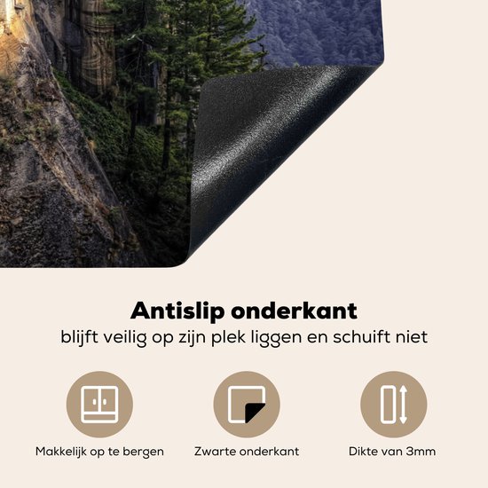 KitchenYeah® Inductie beschermer 80.2x52.2 cm - Boeddhistische tempel op berg in Bhutan - Kookplaataccessoires - Afdekplaat voor kookplaat - Inductiebeschermer - Inductiemat - Inductieplaat mat